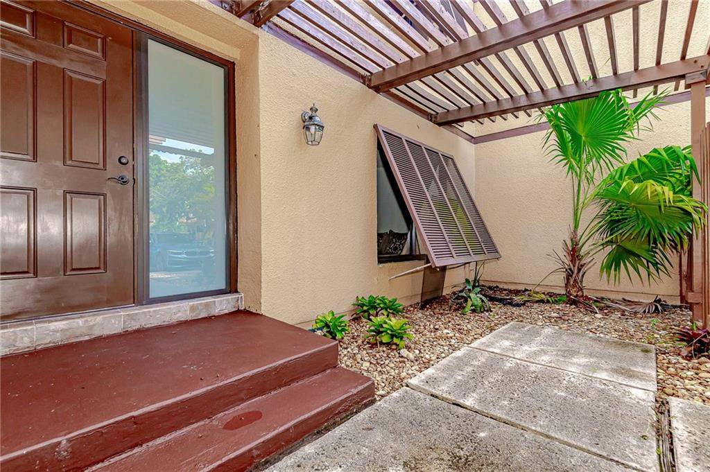 Pembroke Pines, FL 33026,1381 East Golfview Dr