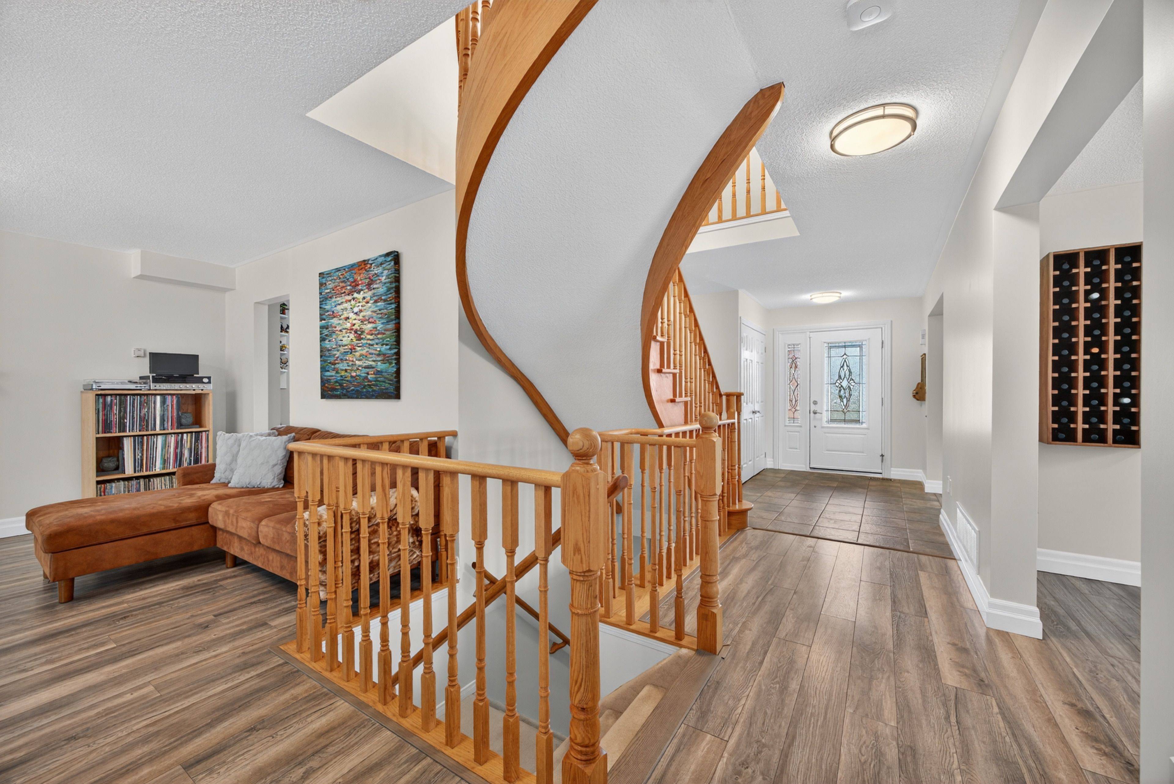 Barrie, ON L4N 0E2,32 Holly Meadow RD