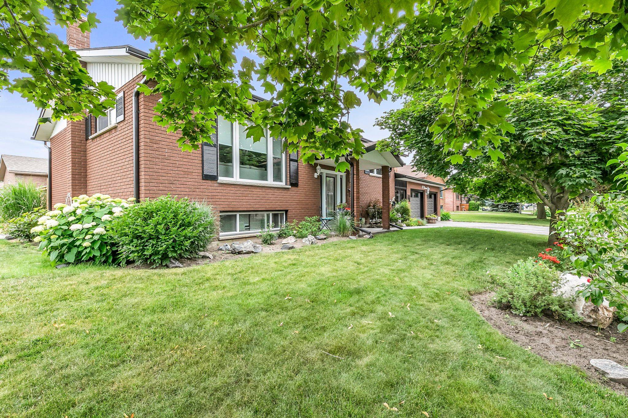 Springwater, ON L0L 1P0,17 Bertram DR