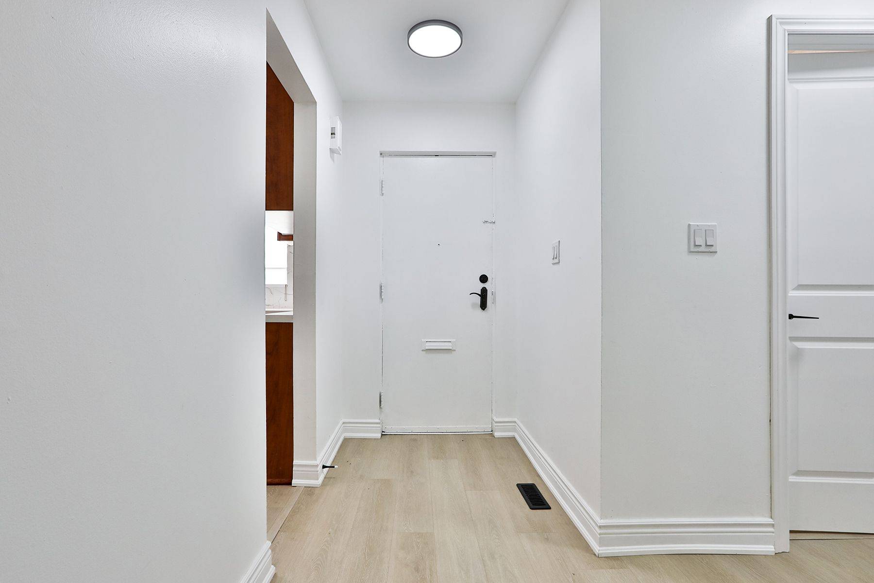Toronto W05, ON M3N 2P2,353 Driftwood AVE #TH02
