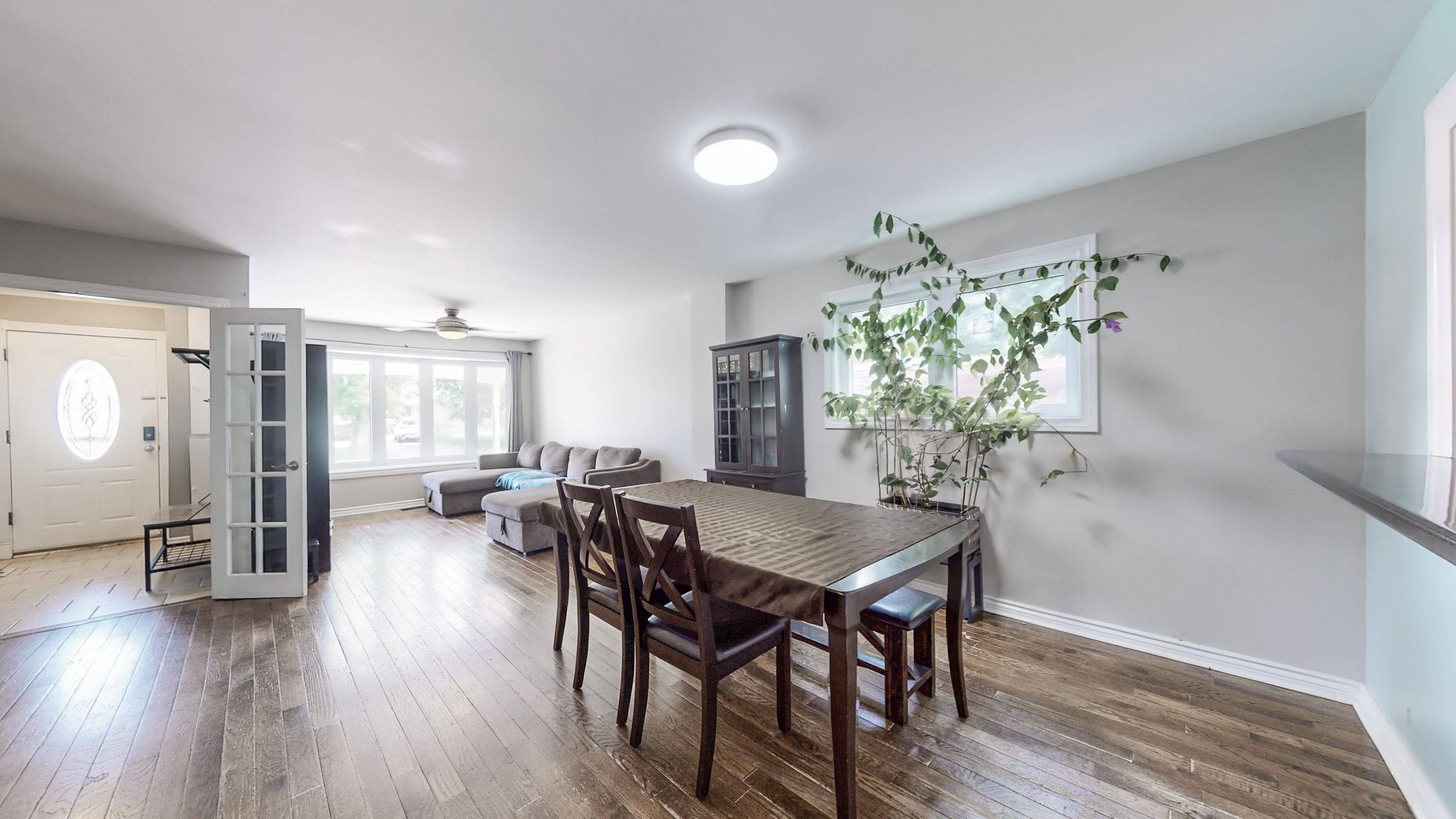 Brampton, ON L6Y 1H1,120 Corby CRES