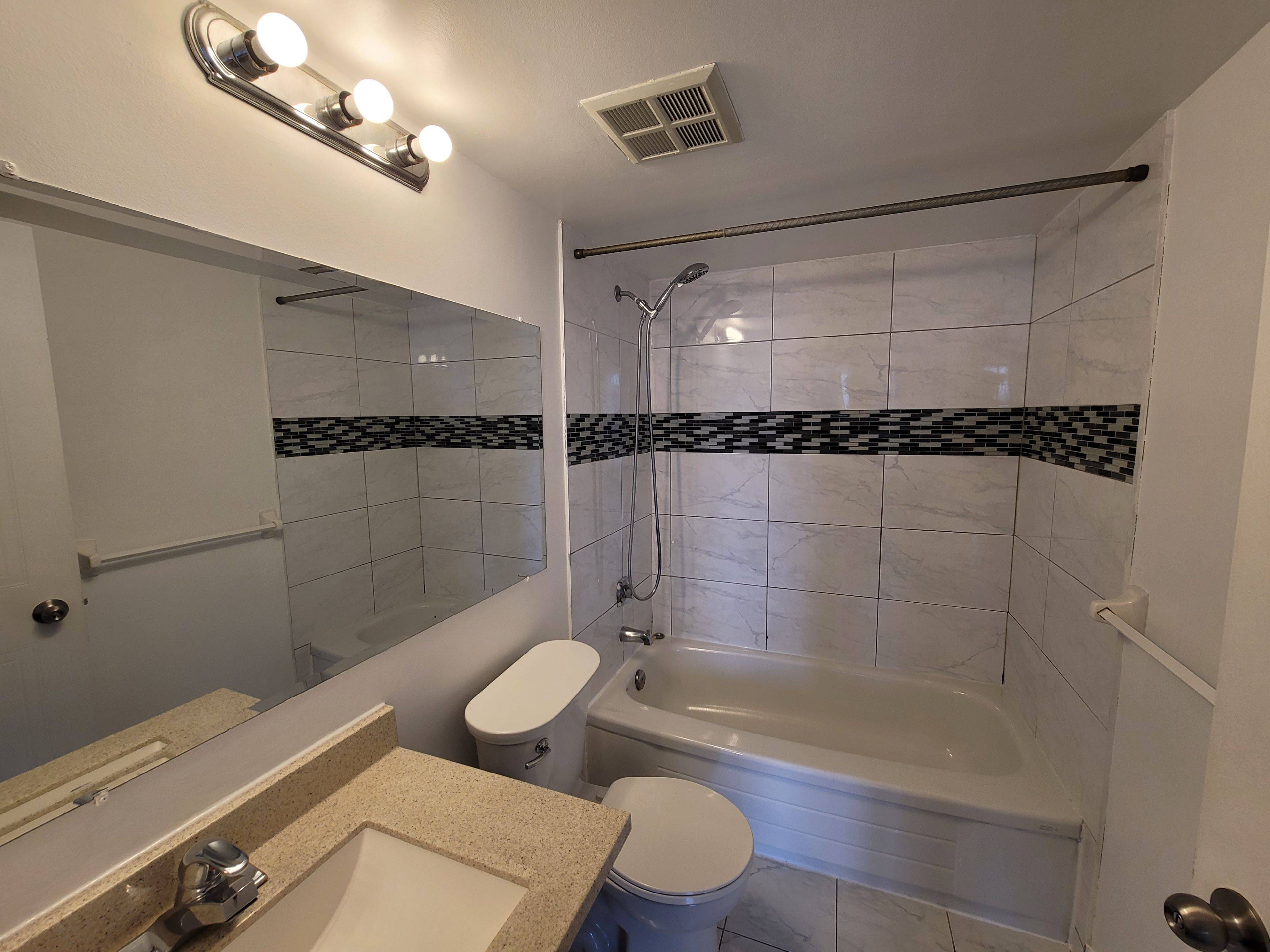 Toronto W04, ON M9N 3W5,1 Hickory Tree DR #809