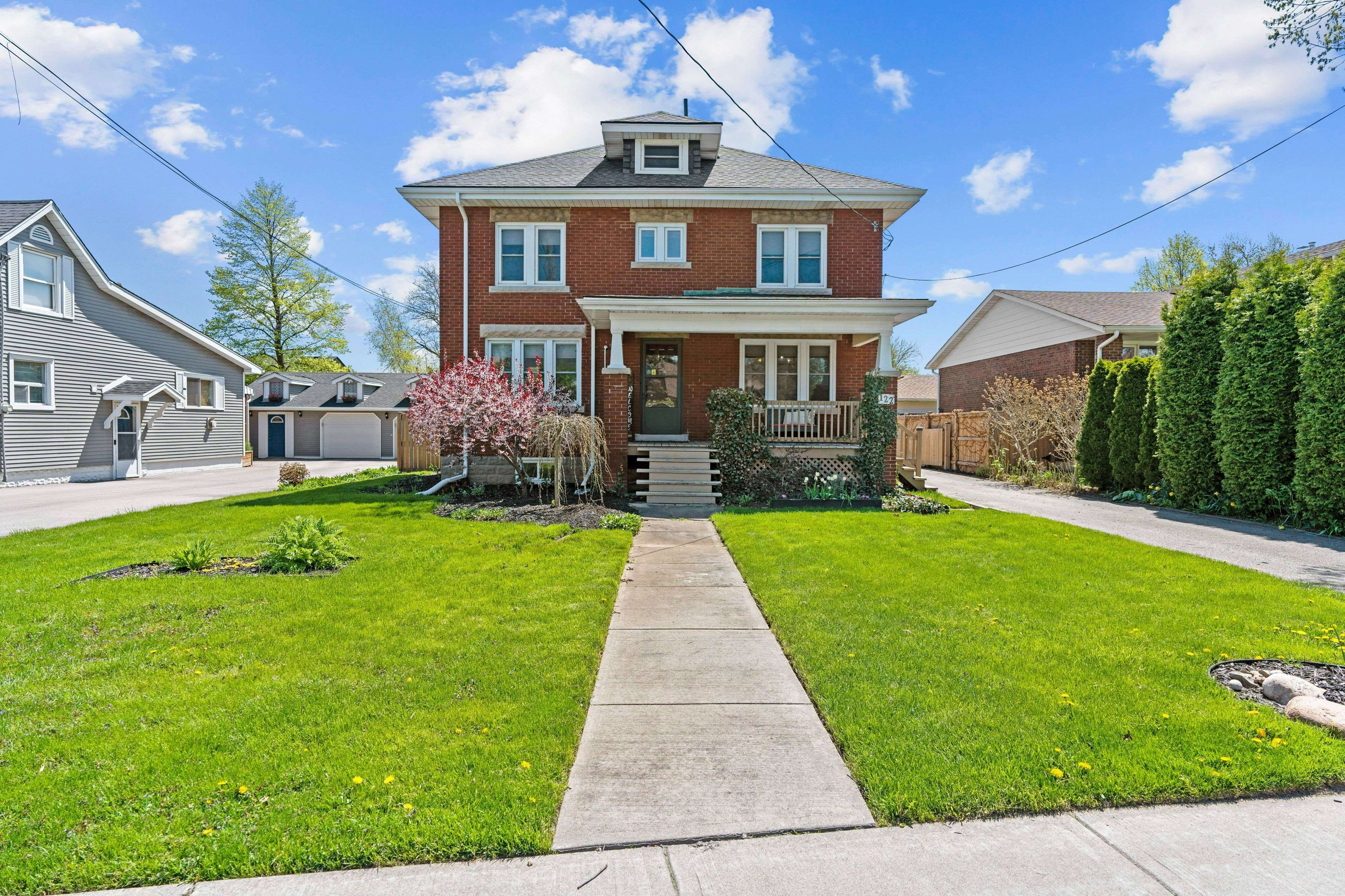 Hamilton, ON L8G 3N4,122 Lake Avenue DR