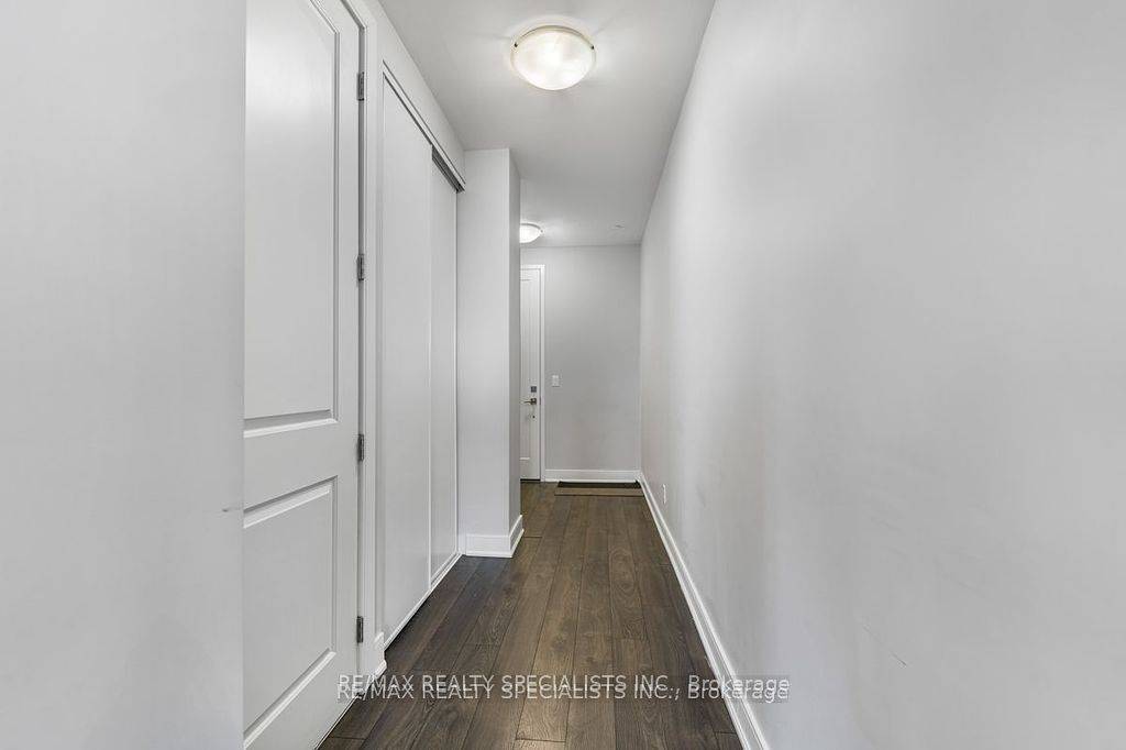 Hamilton, ON L8P 1H8,150 Main ST W #503
