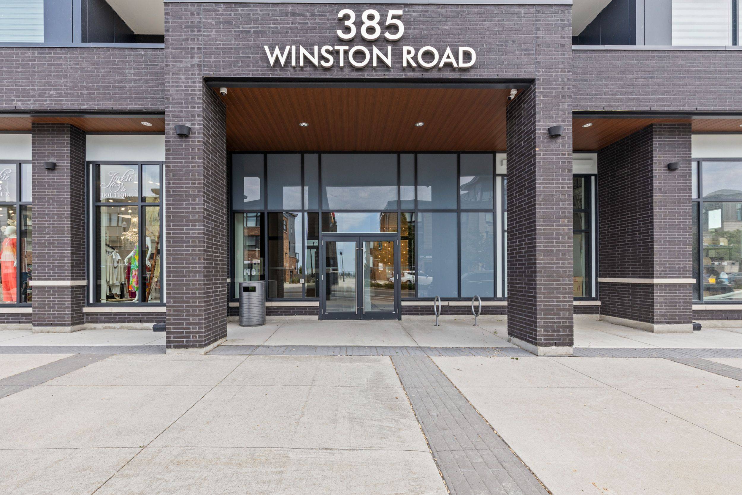 385 Winston RD #312, Grimsby, ON L3M 4E8