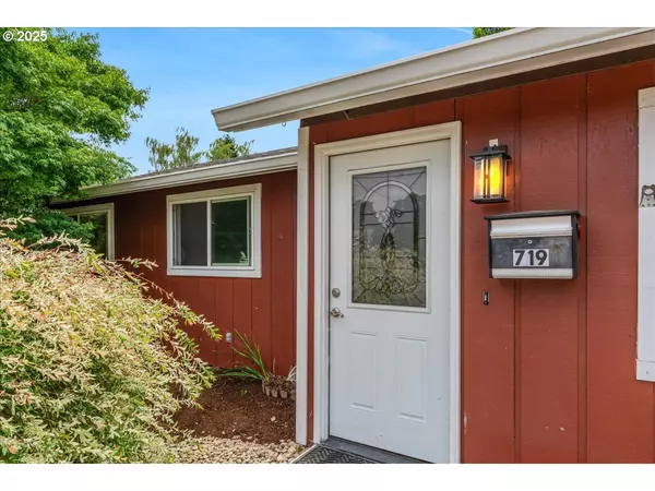 Newberg, OR 97132,719 S CHEHALEM ST