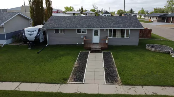 419 3 AVE West, Hanna, AB T0J 1P0