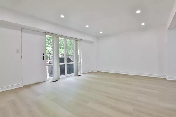 Toronto W05, ON M3N 2P2,353 Driftwood AVE #TH02