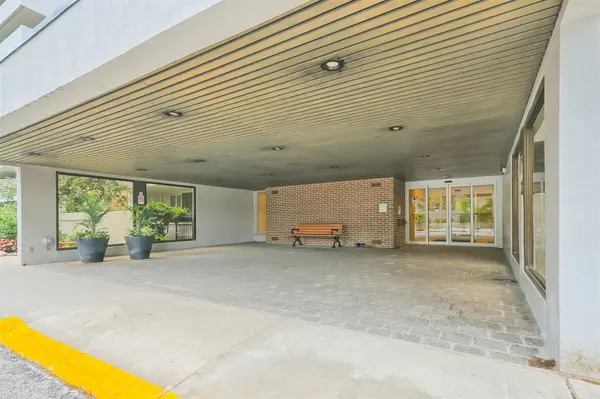 Toronto W03, ON M6N 4X4,240 Scarlett RD #601