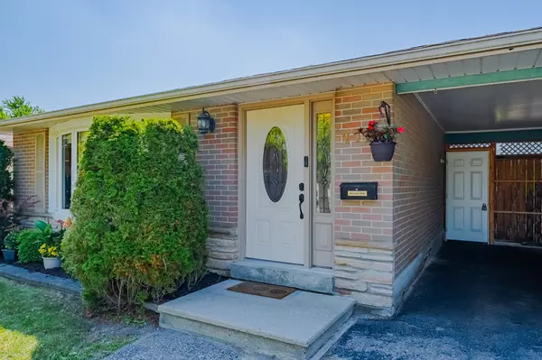Kitchener, ON N2M 2E6,211 Hazelglen DR