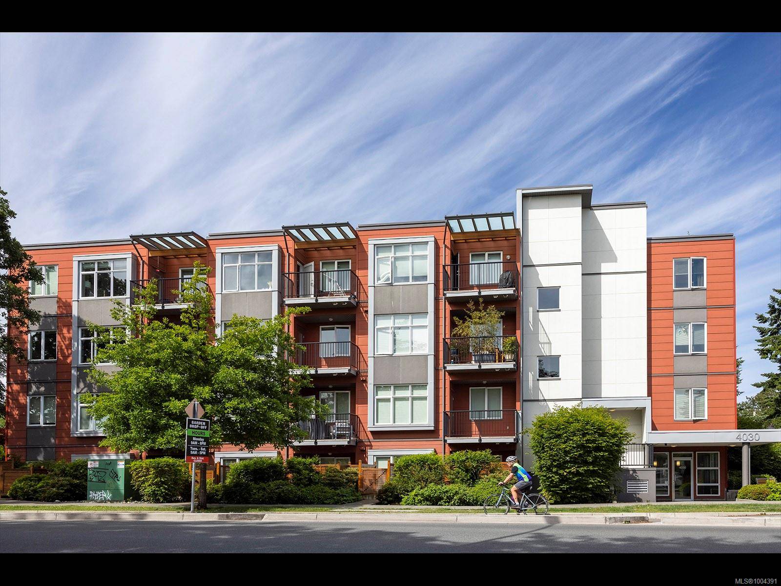 4030 Borden St #303, Saanich, BC V8X 2E9