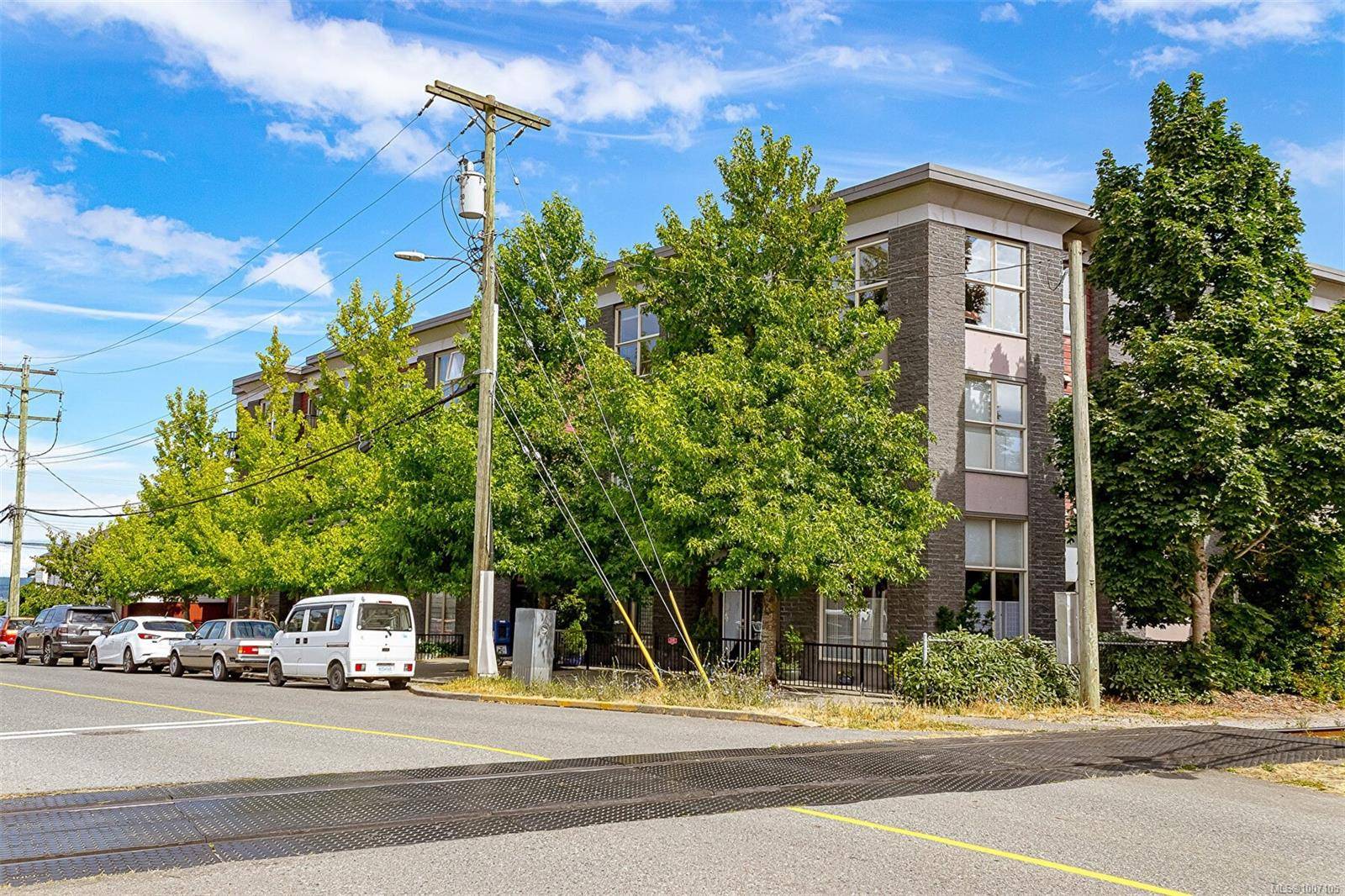Nanaimo, BC V9R 2X9,555 Franklyn St #320