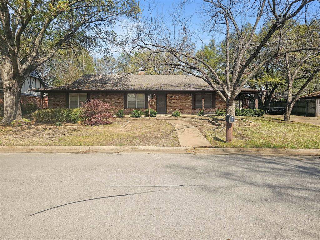 1807 Elm Crest Drive, Arlington, TX 76012