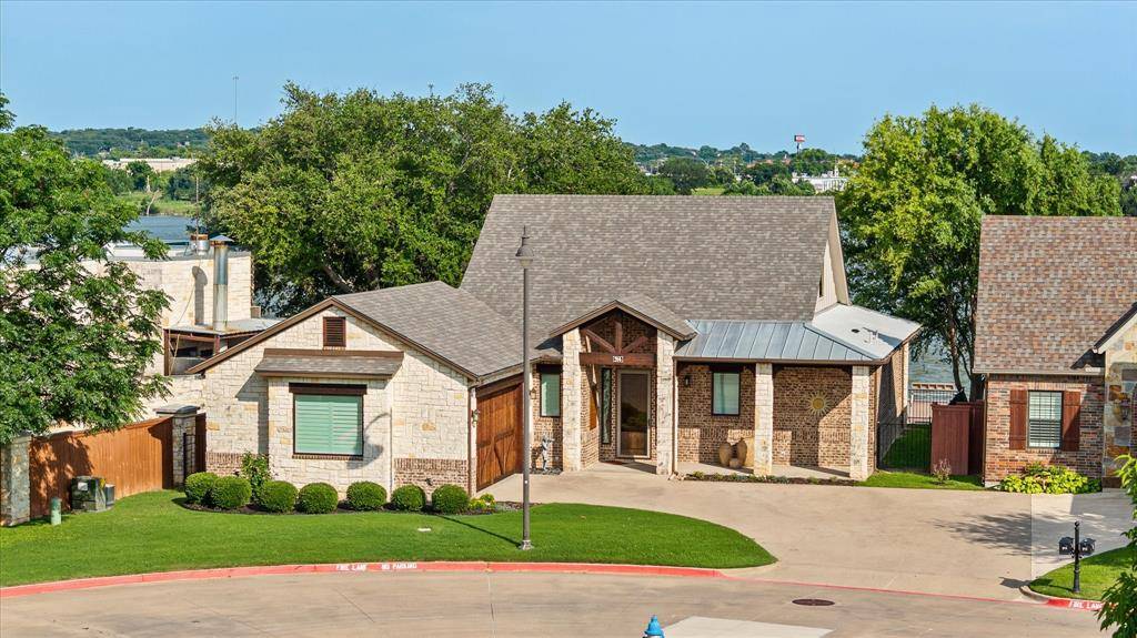Granbury, TX 76048,914 Waterpoint Court E