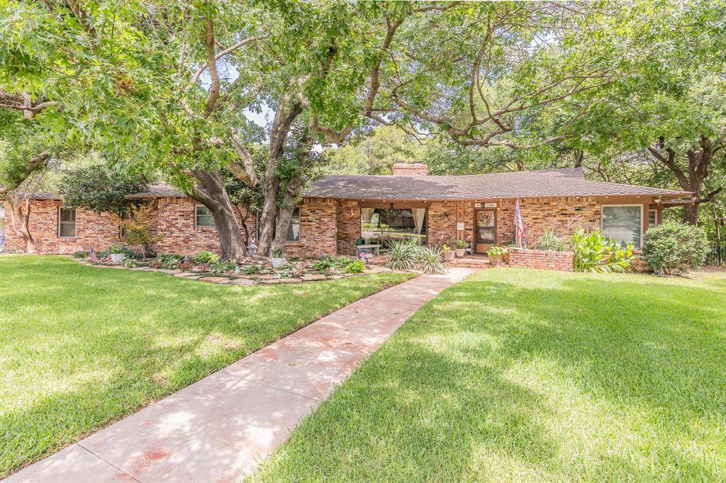 4200 Westmont Court, Fort Worth, TX 76109