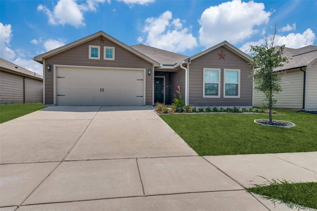 8308 Smokey Creek Pass, Fort Worth, TX 76179