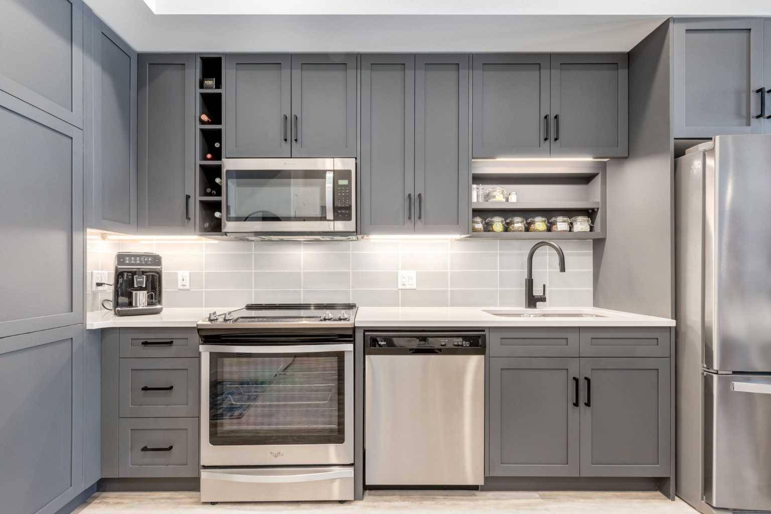 Calgary, AB T3B 6L4,4138 University AVE NW #618