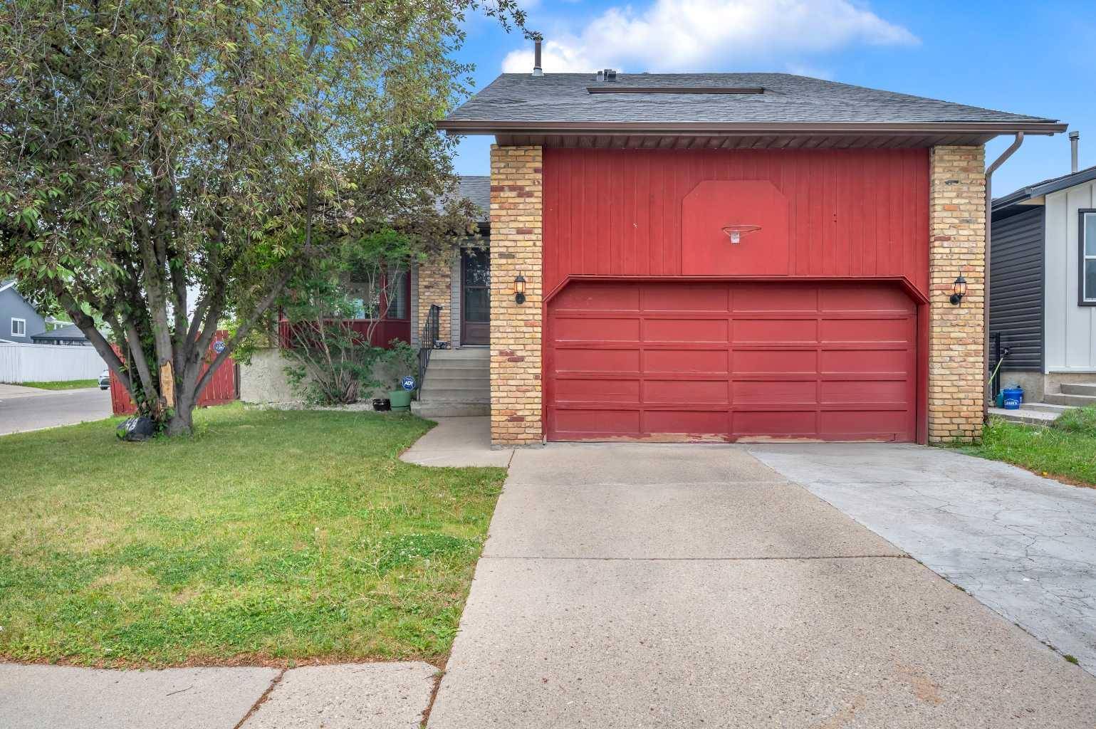 Calgary, AB T3J 2B8,48 Castleglen CT Northeast