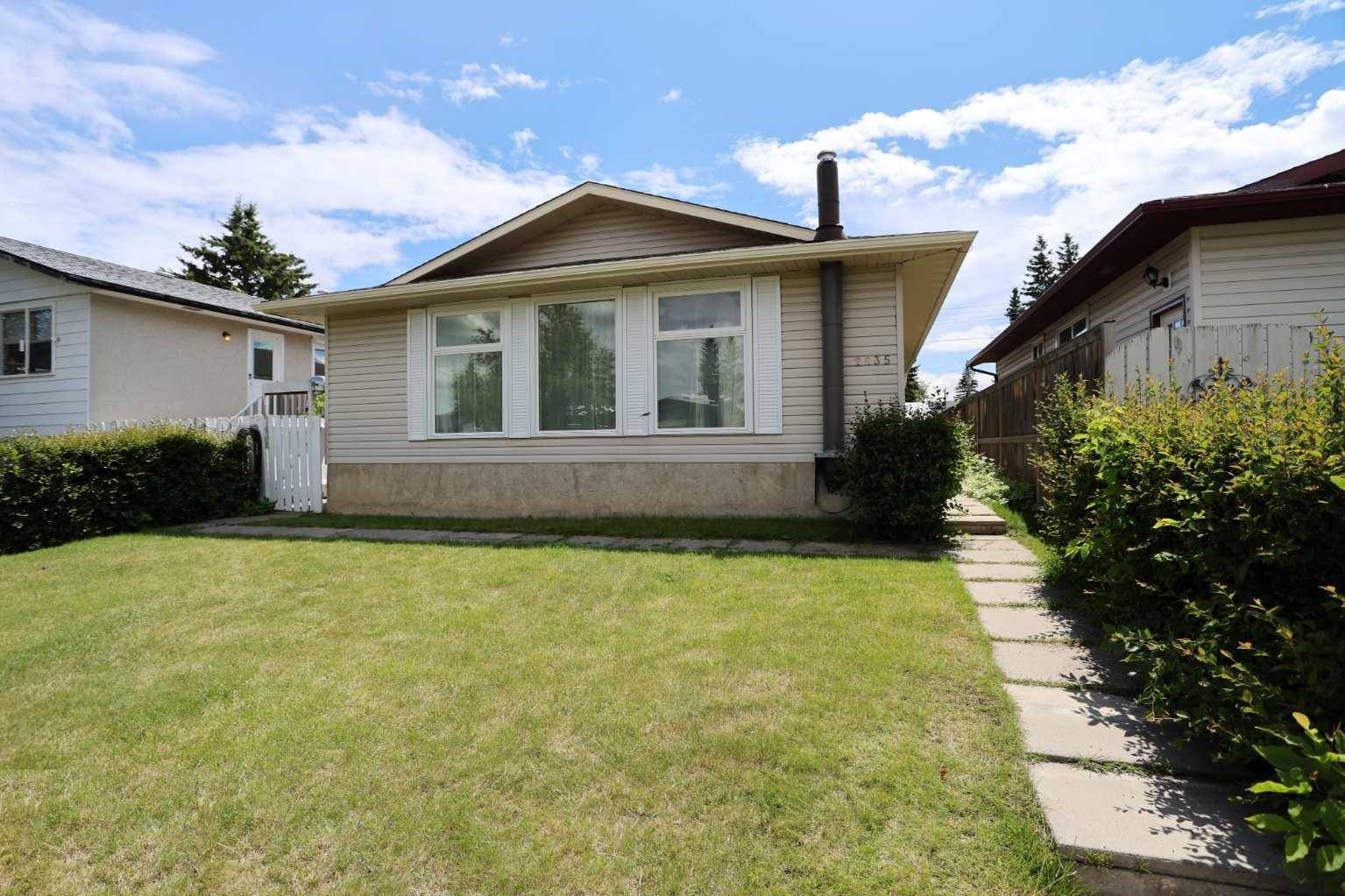 2835 Cedarbrae DR SW, Calgary, AB T2W 1Y2