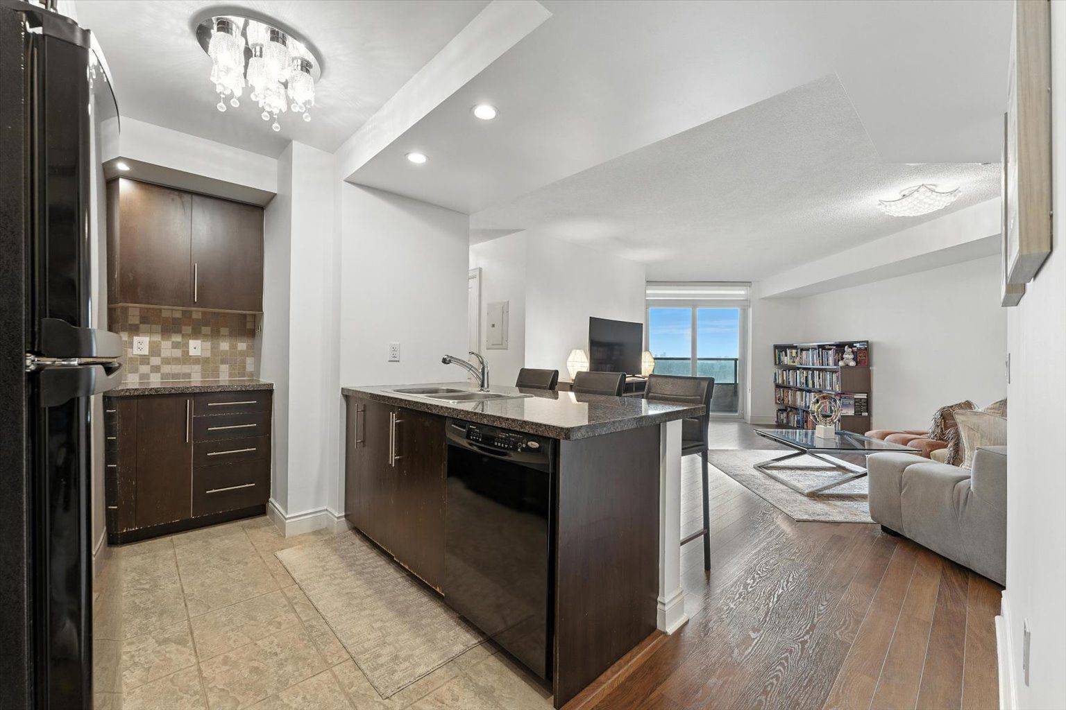 Toronto C14, ON M2N 0C1,500 Doris AVE #1325