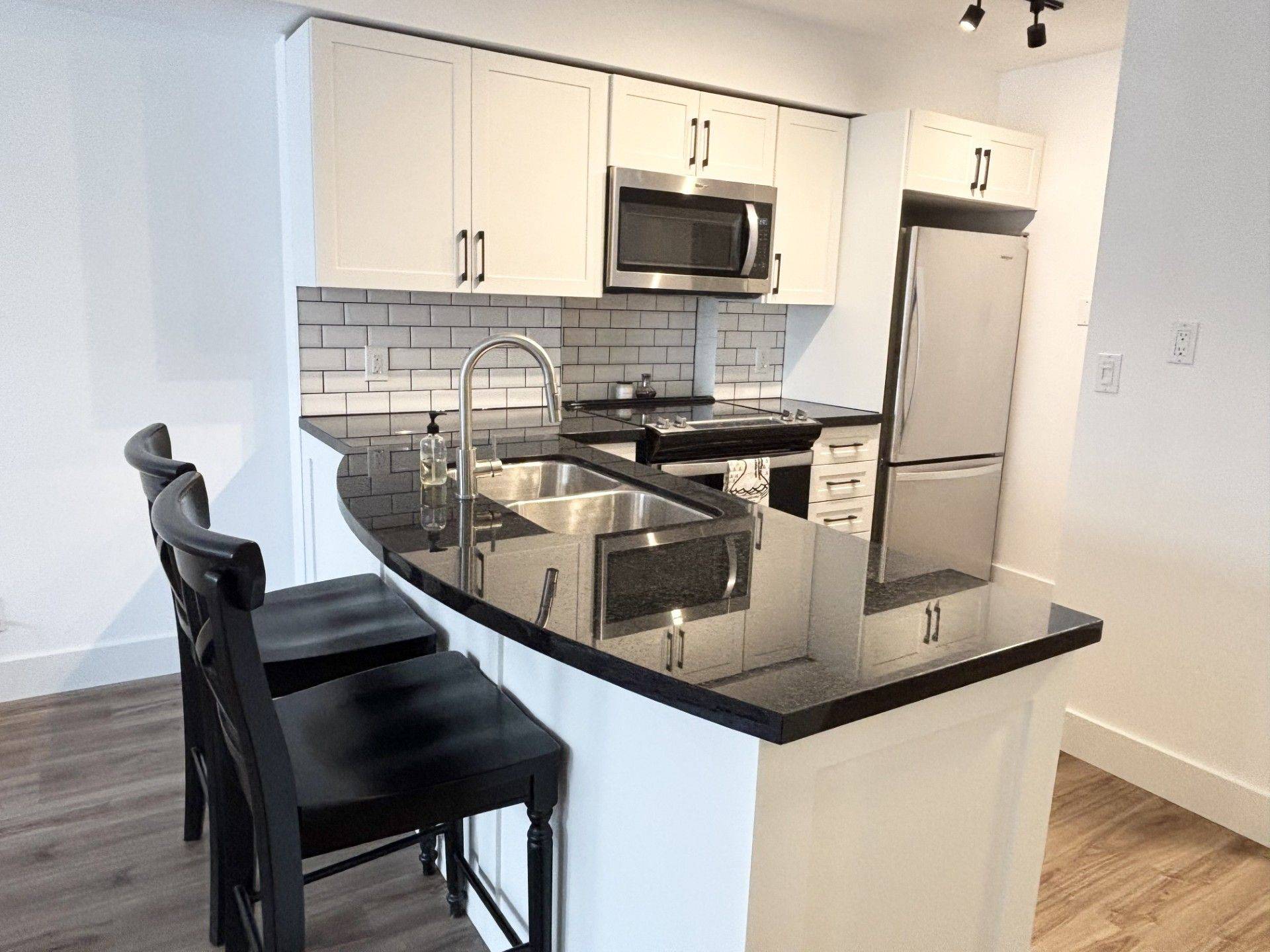 Toronto C01, ON M6K 3M8,1005 King ST #516