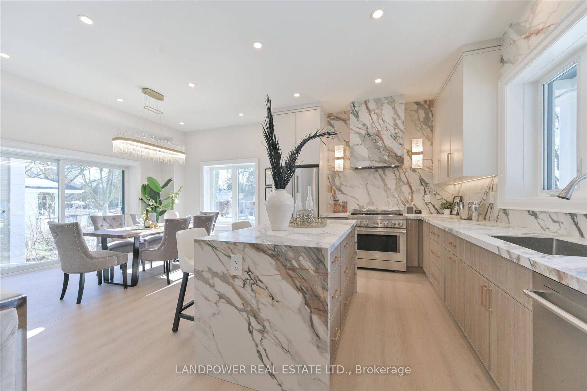 5 Trailside DR, Toronto C15, ON M2J 2E1