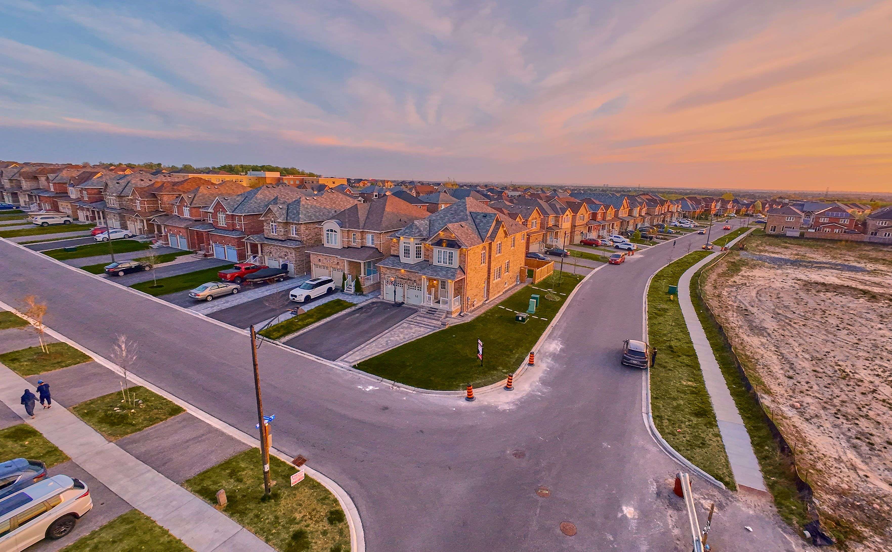 Oshawa, ON L1K 0P2,1912 Castlepoint DR