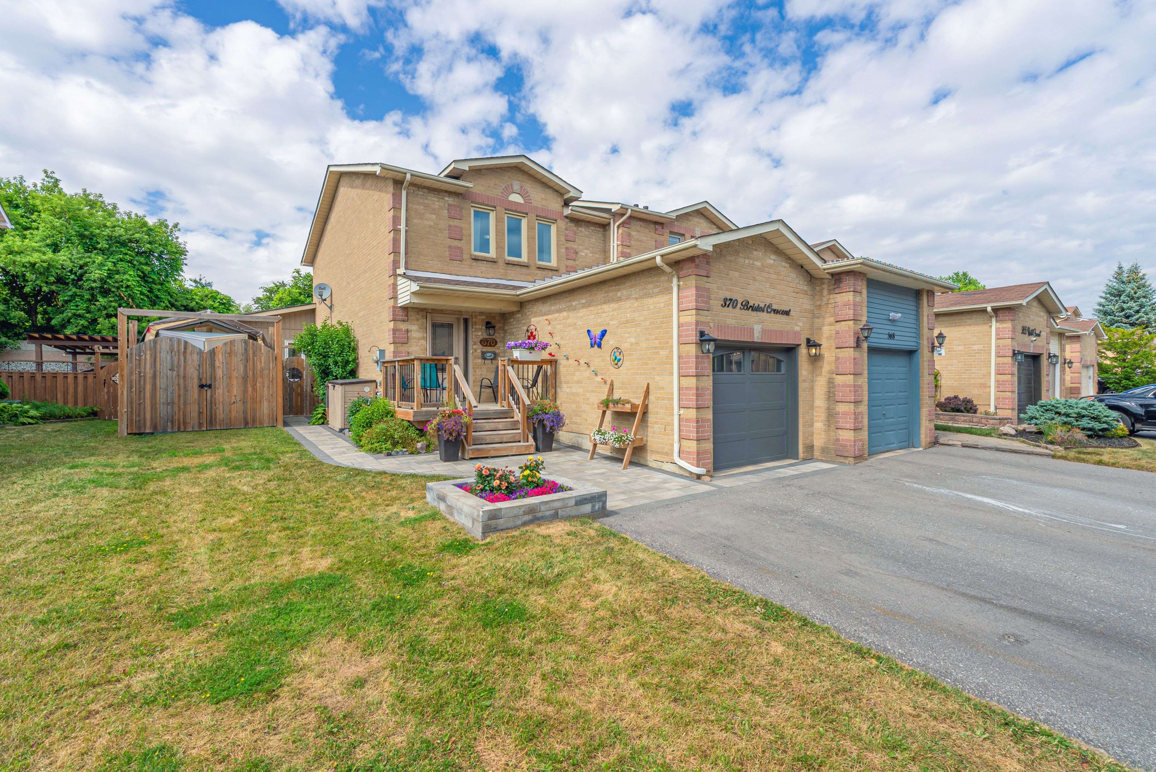 Oshawa, ON L1J 8J5,370 Bristol CRES