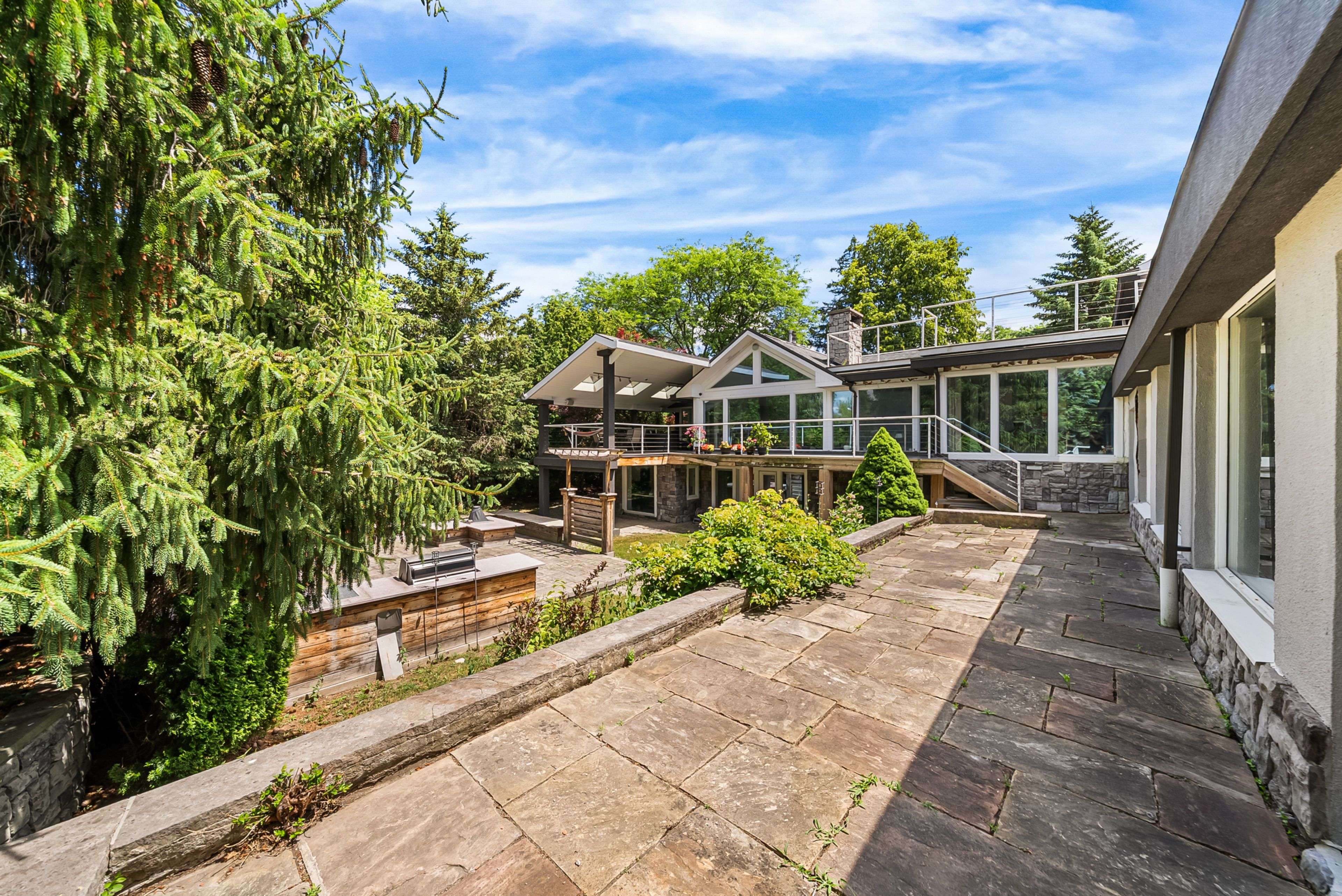 318 Centre ST, Vaughan, ON L4J 1G7