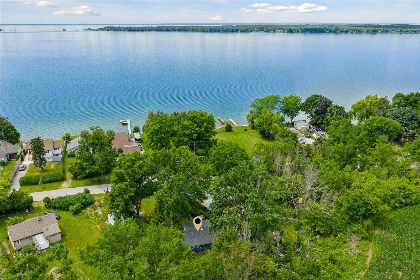Georgina, ON L0E 1N0,77 Blue Heron DR