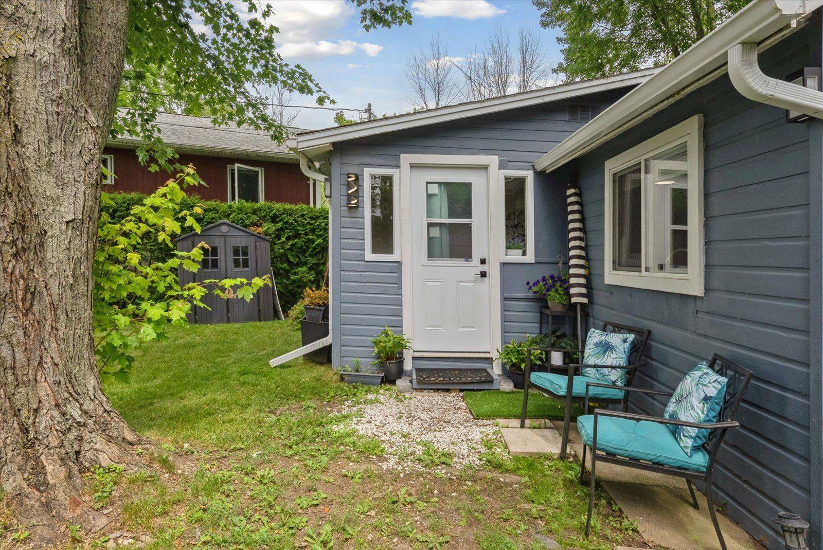 Georgina, ON L0E 1N0,77 Blue Heron DR