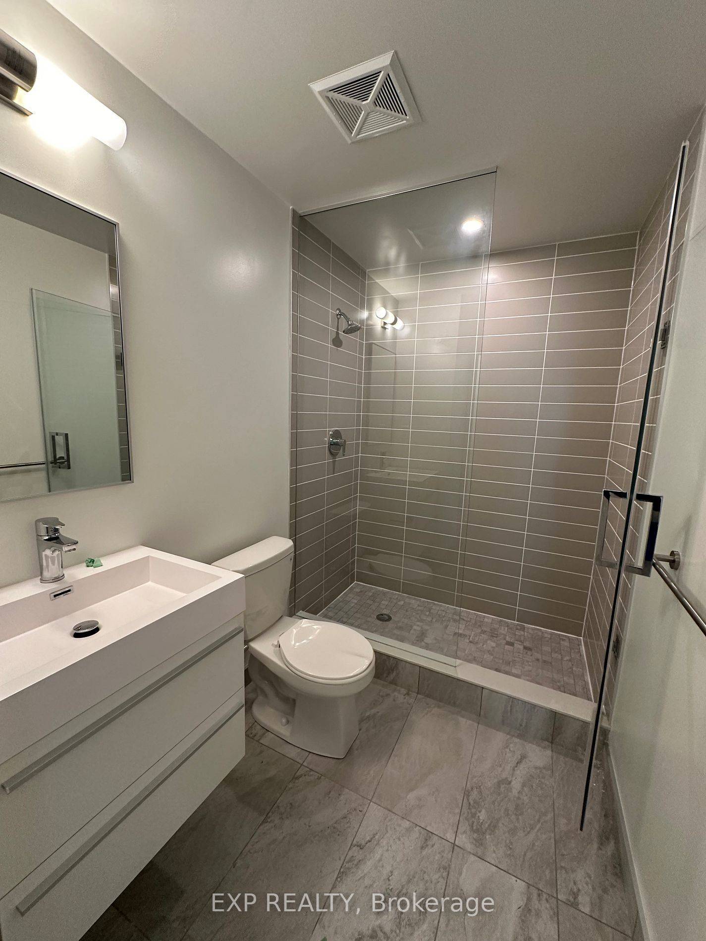 Markham, ON L6G 1B3,38 Simcoe Promenade #618