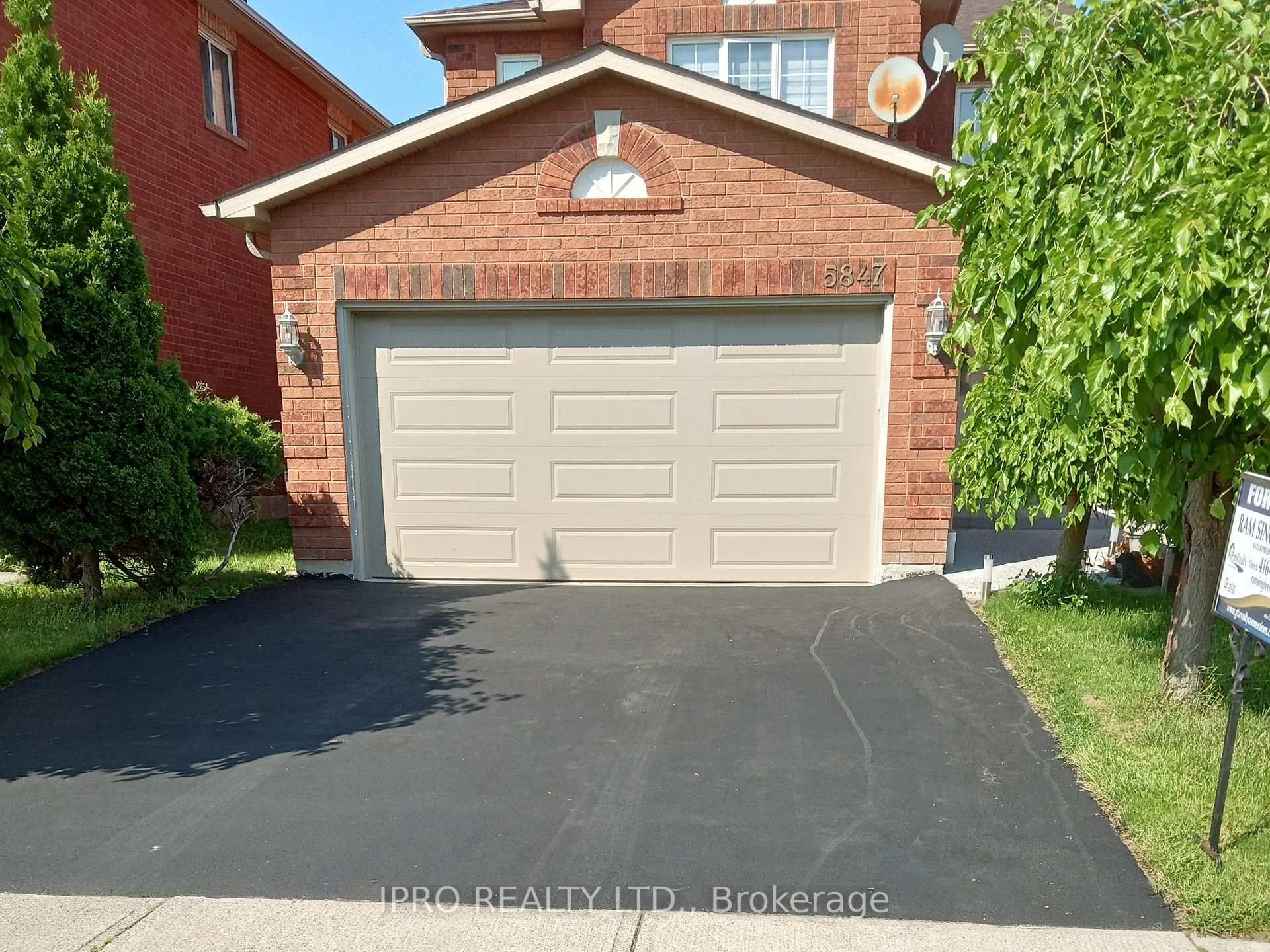5847 Sidmouth ST, Mississauga, ON L5V 2K1