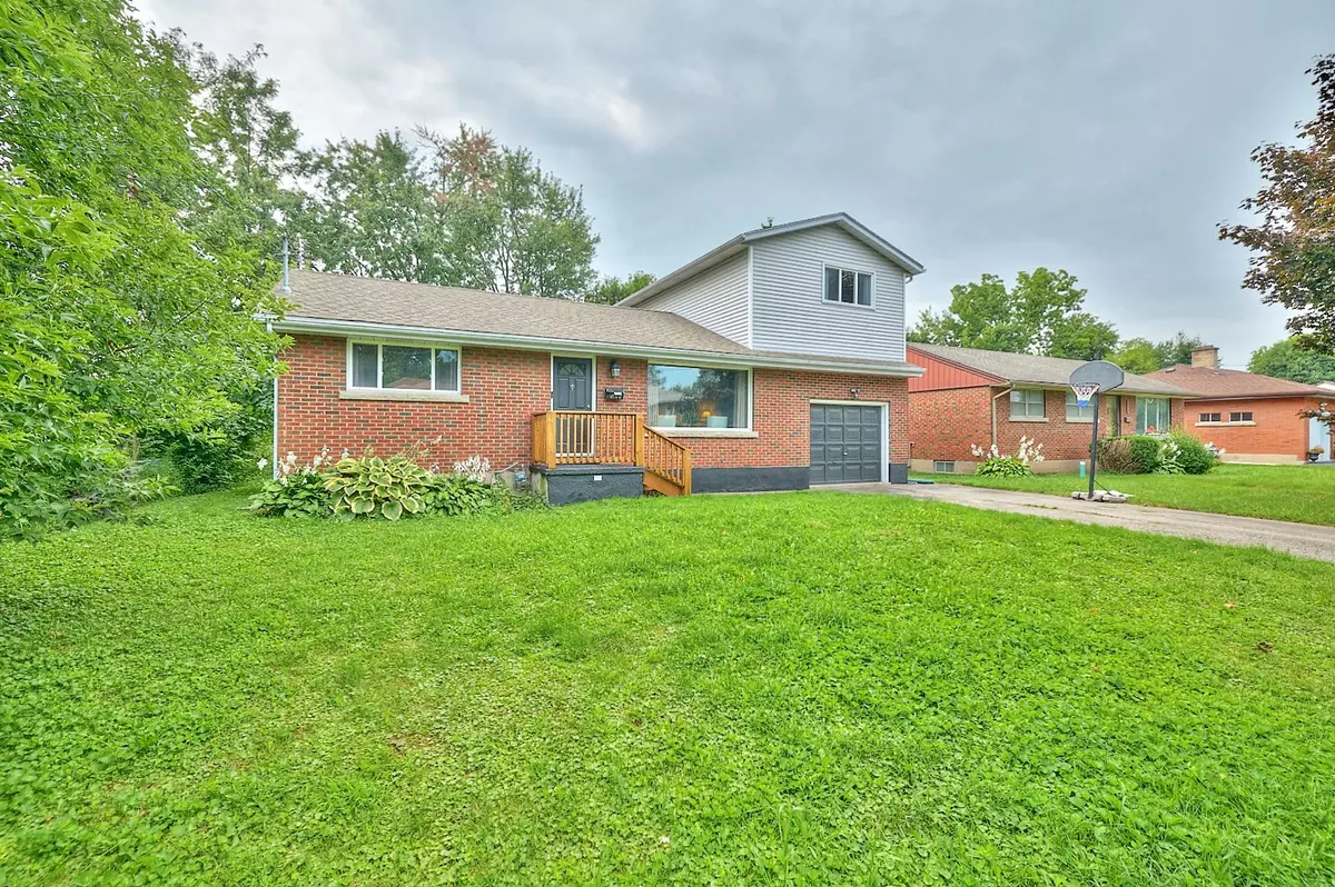 Niagara Falls, ON L2E 3A1,6100 Sidney ST