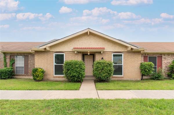88 E Mountain Creek Drive, Grand Prairie, TX 75052