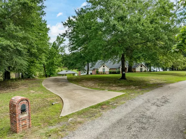 23196 J E B Circle, Frankston, TX 75763
