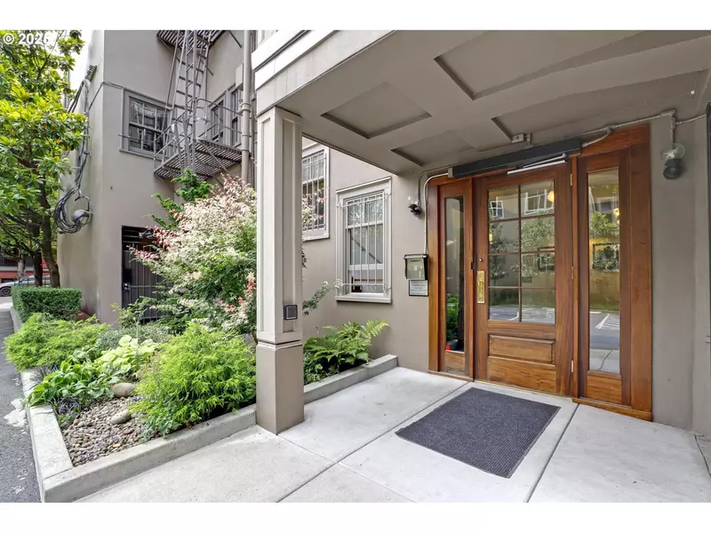 2141 NW DAVIS ST #302, Portland, OR 97210