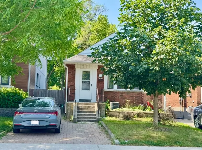 3 Gowan AVE #Lower, Toronto E03, ON M4K 2C6