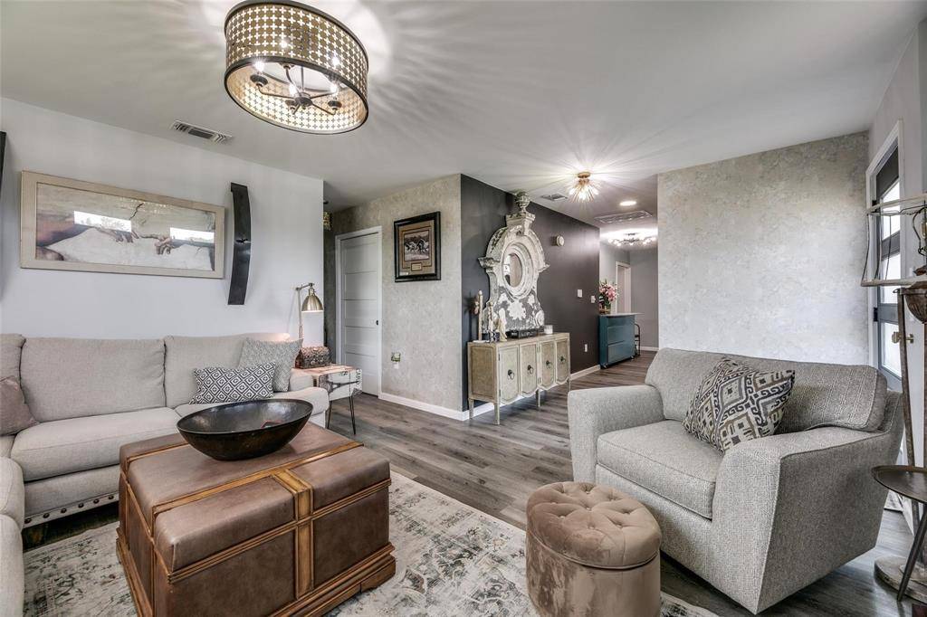Forney, TX 75126,407 E Broad Street