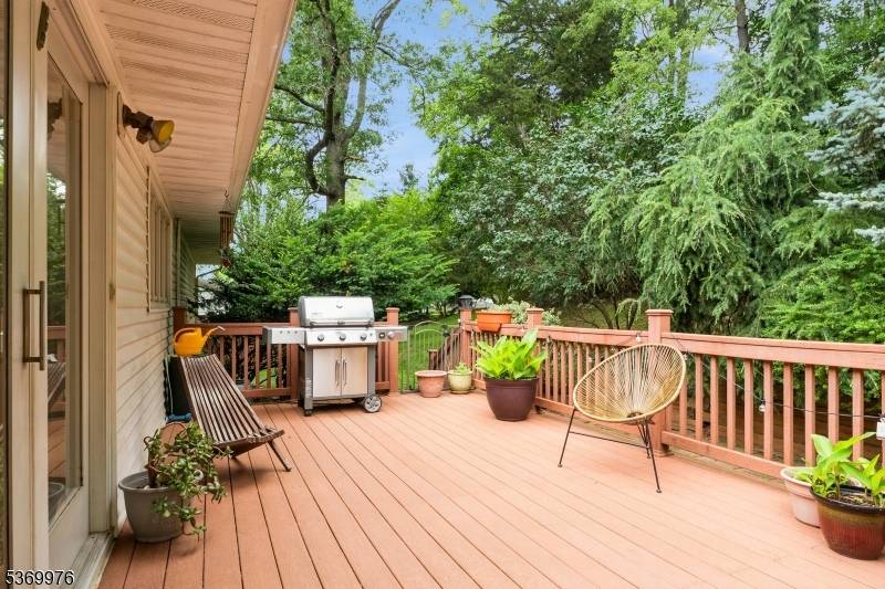 Livingston Twp., NJ 07039,11 Shadowlawn Dr