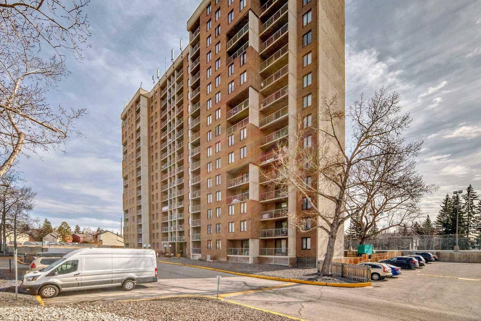 Calgary, AB T3A 2E6,4944 Dalton DR Northwest #1012
