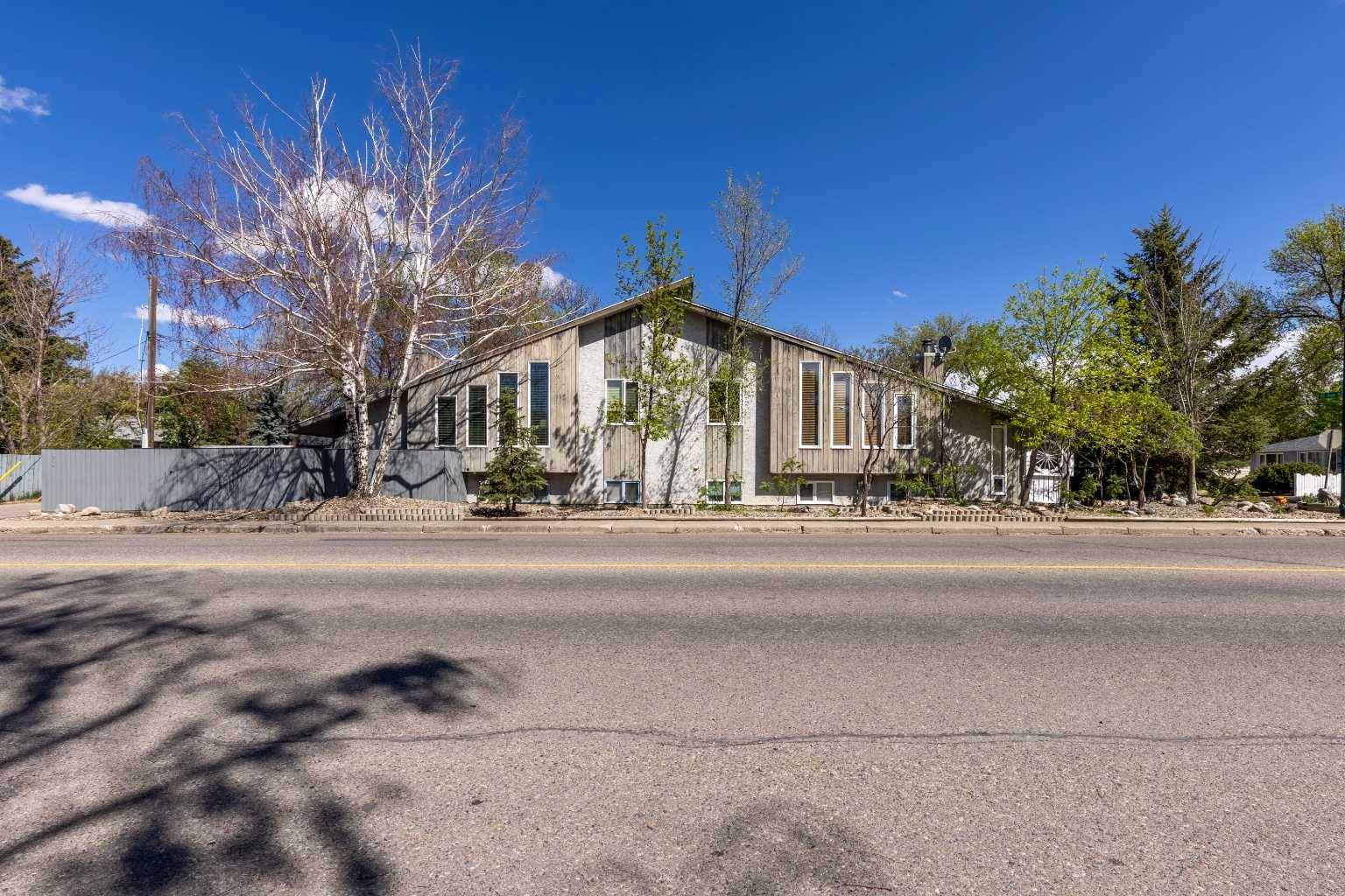 1209 13 ST South, Lethbridge, AB T1K 5Y9