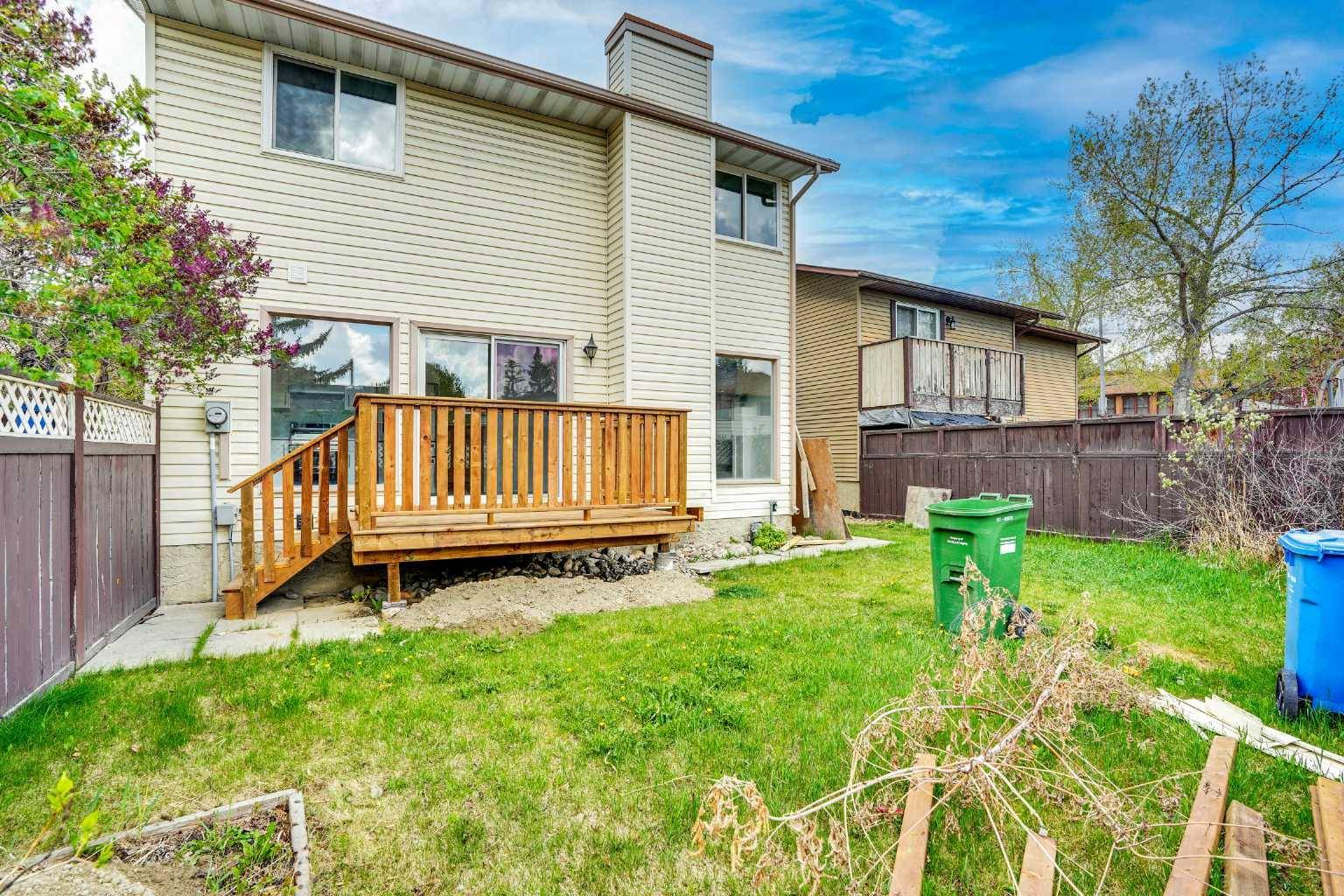 Calgary, AB T3G 1A3,6648 Ranchview DR Northwest