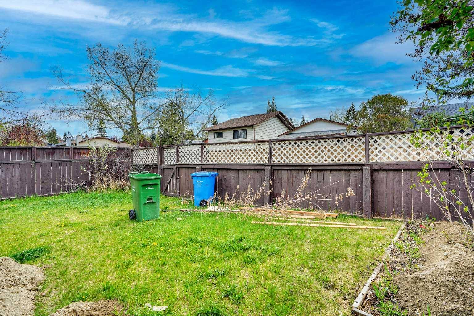 Calgary, AB T3G 1A3,6648 Ranchview DR NW
