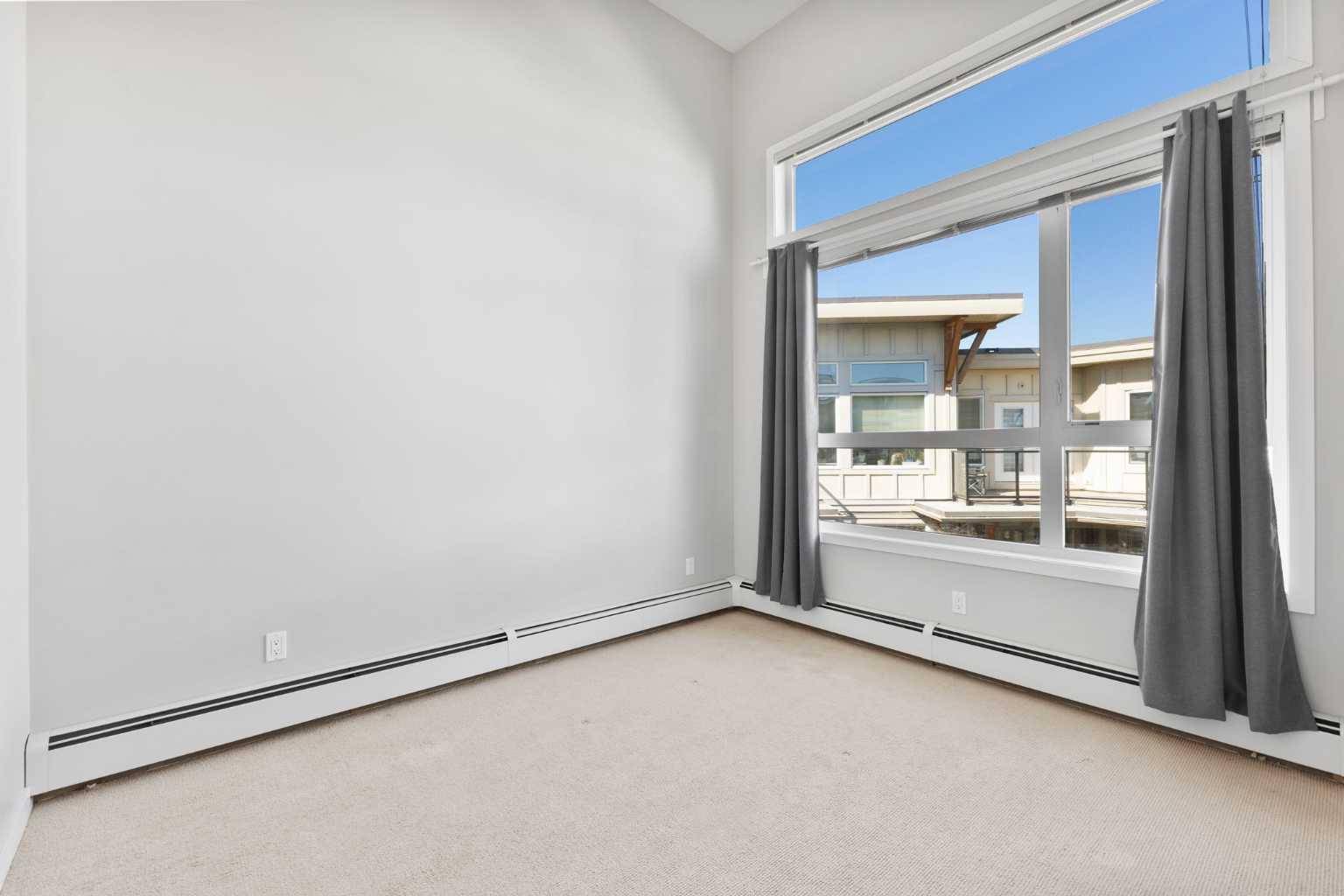 Calgary, AB T2E 3S7,721 4 ST Northeast #431