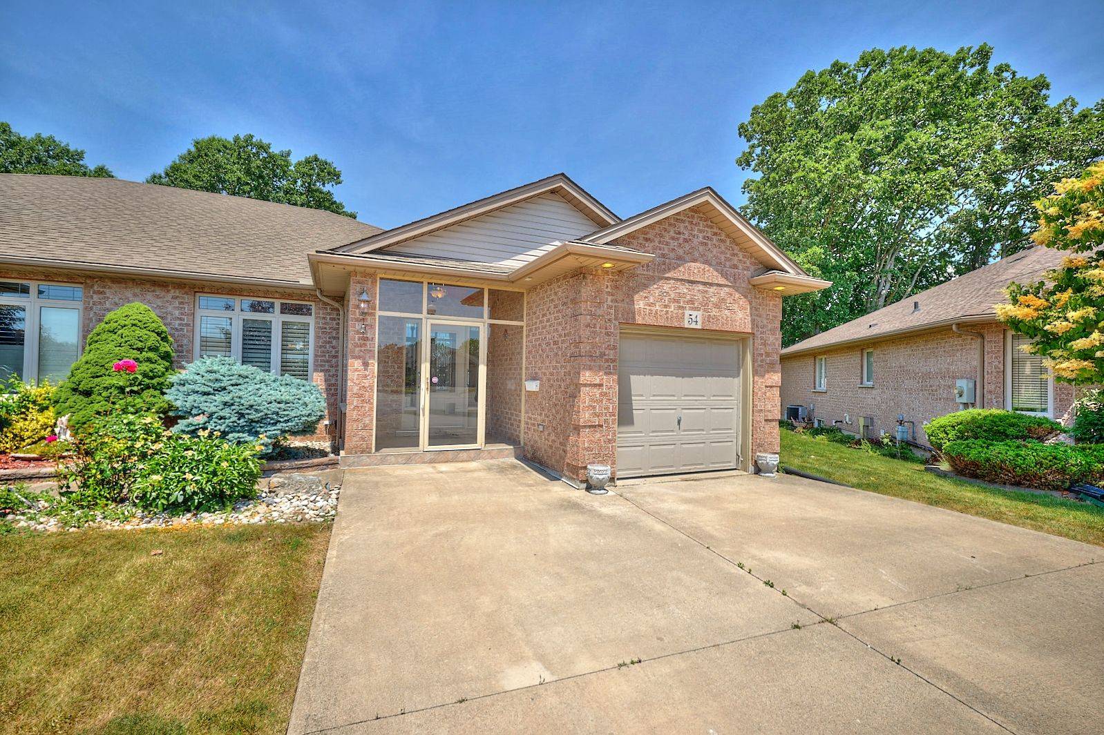 54 BRIDGEWATER CT, Welland, ON L3C 7M6