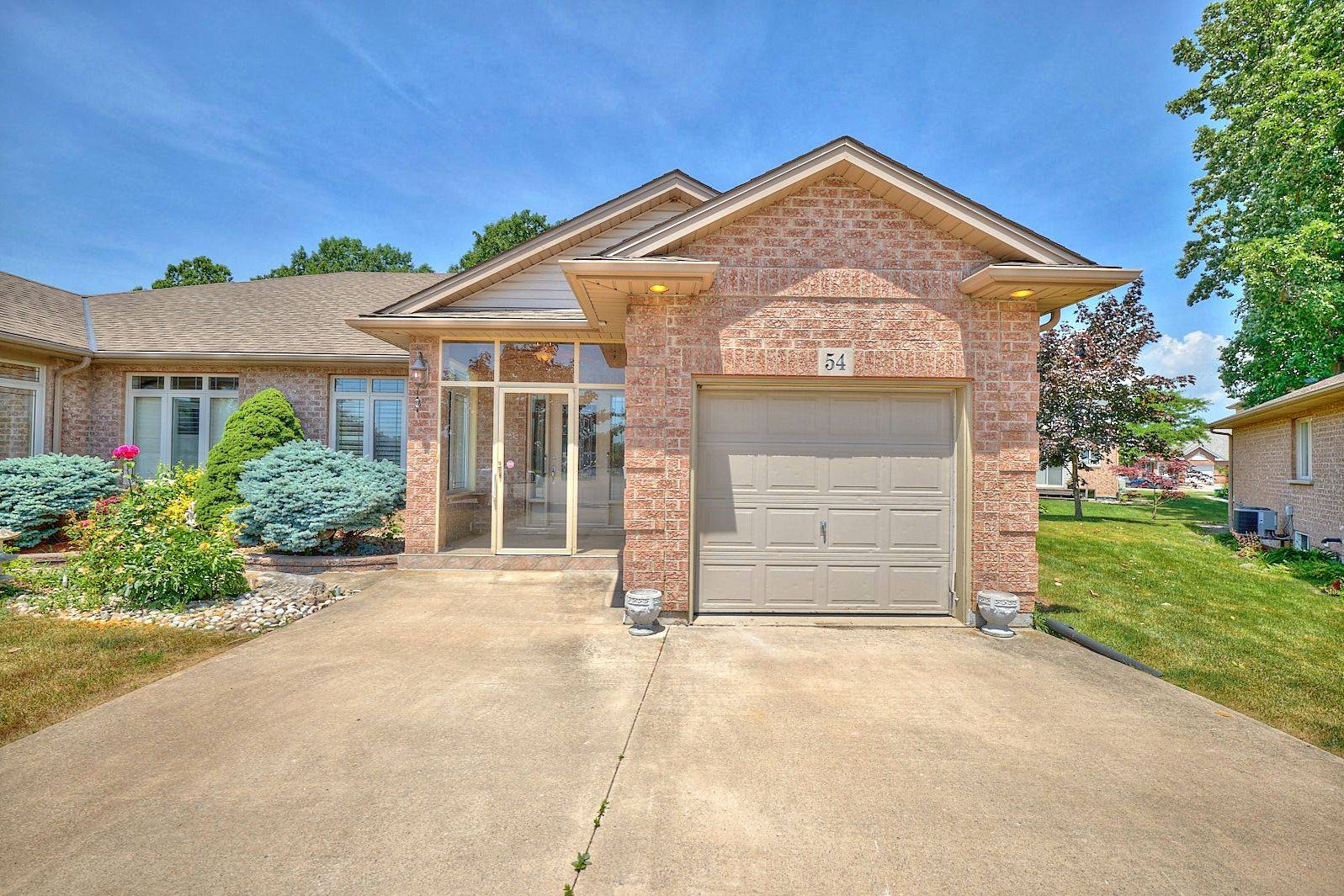 Welland, ON L3C 7M6,54 BRIDGEWATER CT