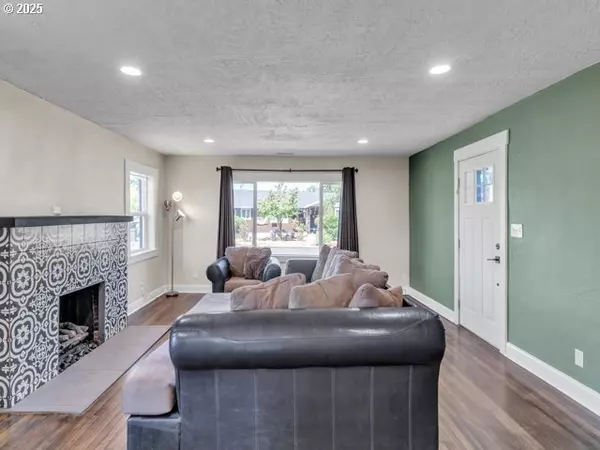 Sheridan, OR 97378,245 NE HILL ST