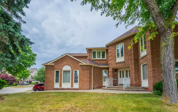 4 Edmund Seager DR, Vaughan, ON L4J 4R4