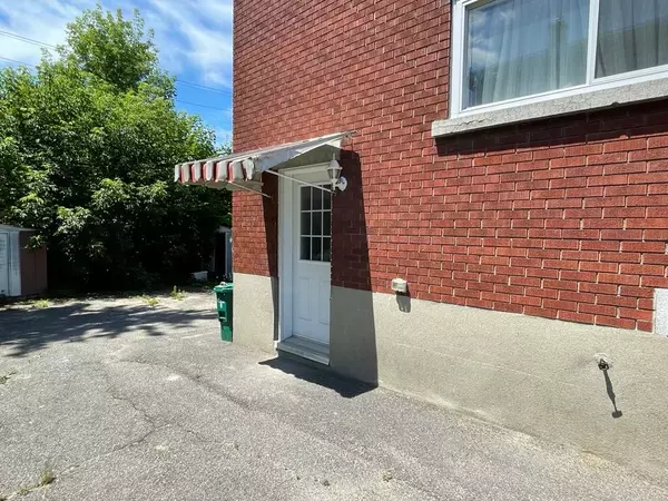 Overbrook - Castleheights And Area, ON K1K 1A6,482 B Vernon AVE